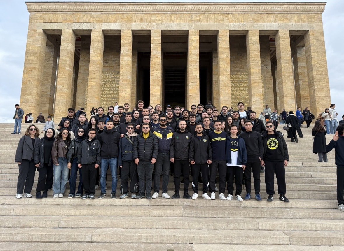 Eserogluibrahim's tweet photo. Başakşehir maçında Beşiktaş maçında bilet talep edenler voleybol maçında neredeler. 
GençFenerbahçeliler salonlarda.
Gfb gençleri pazar günü bu soğukta en özel aktiviteleri Fenerbahçe. 
Tüm kardeşlerimin emeklerine sağlık. https://t.co/6uchmnEMgz