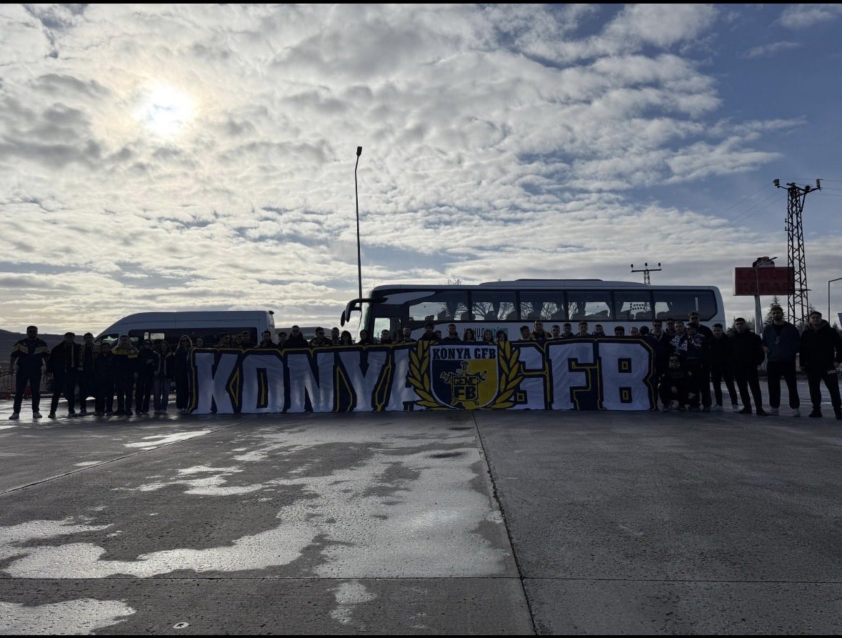 Başakşehir maçında Beşiktaş maçında bilet talep edenler voleybol maçında neredeler. 
GençFenerbahçeliler salonlarda.
Gfb gençleri pazar günü bu soğukta en özel aktiviteleri Fenerbahçe. 
Tüm kardeşlerimin emeklerine sağlık.
