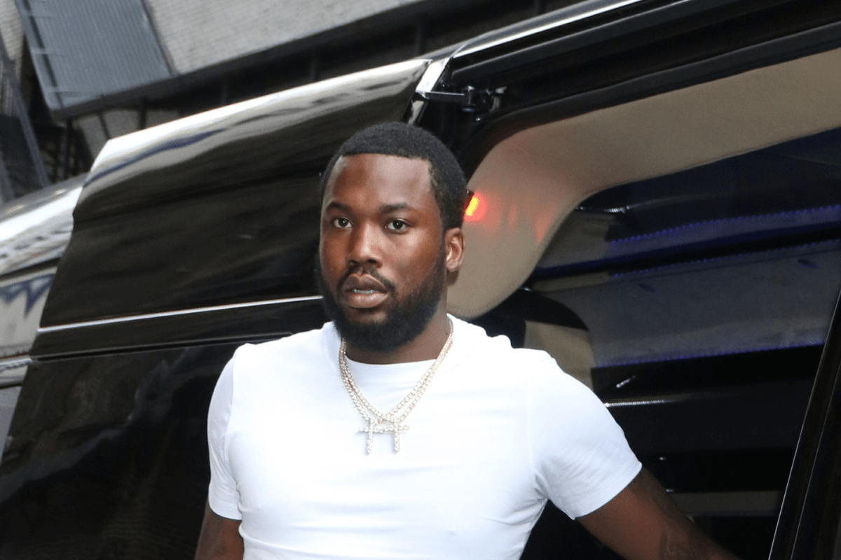 Meek Mill Praised Young Thug For Standing Firm Through Drake Beef

allhiphop.com/news/meek-mill…