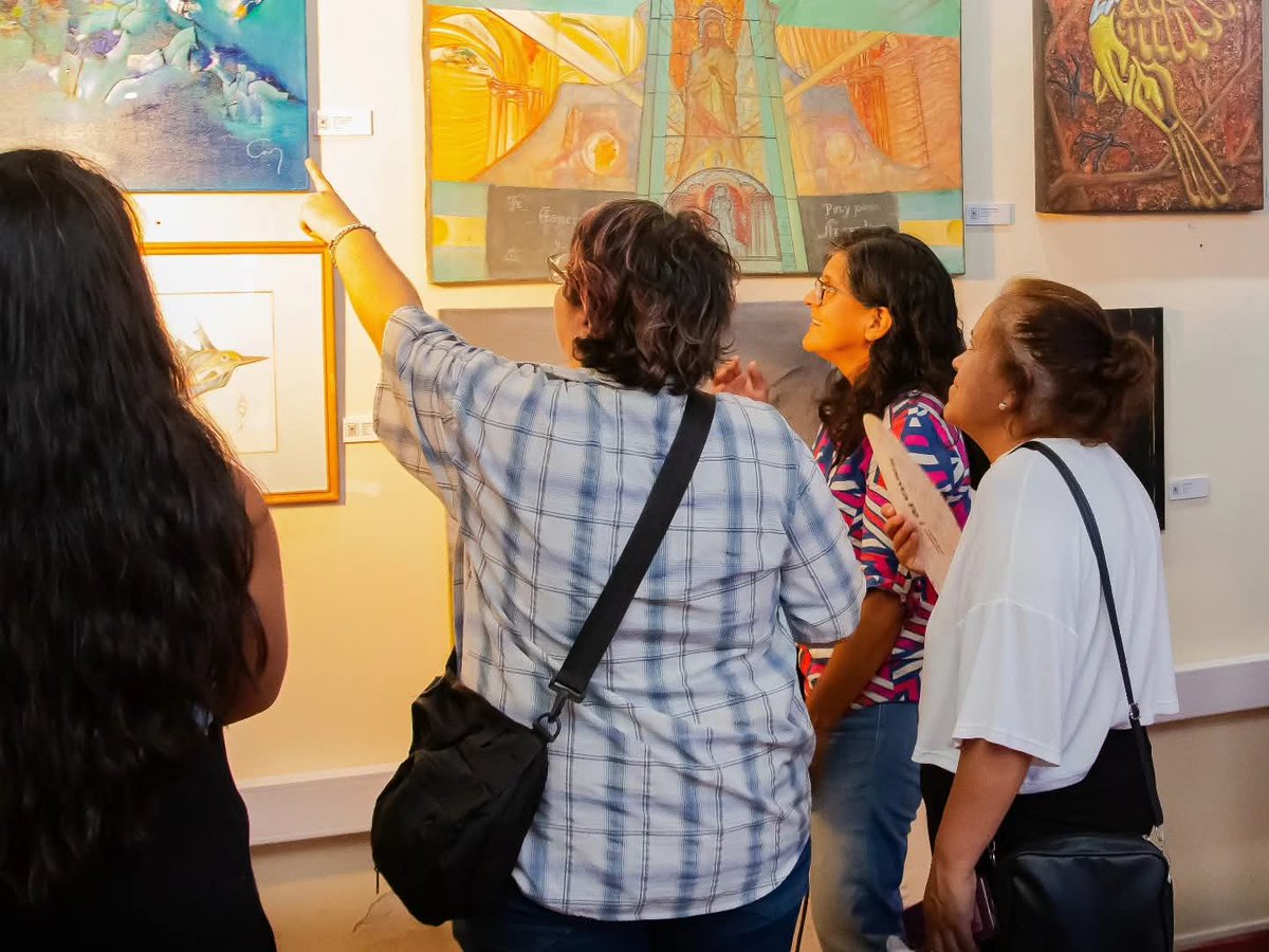 marce_aeberhard's tweet photo. ✨ DICIEMBRE COLECTIVO ✨
Desde @santafetur, junto a @TodaSantaFe, llevamos adelante la tercera edición de las Muestras Colectivas, que reunió a más de 30 artistas y más de 40 obras en la Secretaría de Turismo de la Provincia.
#TurismoSantaFe #ArteSantafesino https://t.co/SSIbIooYcI
