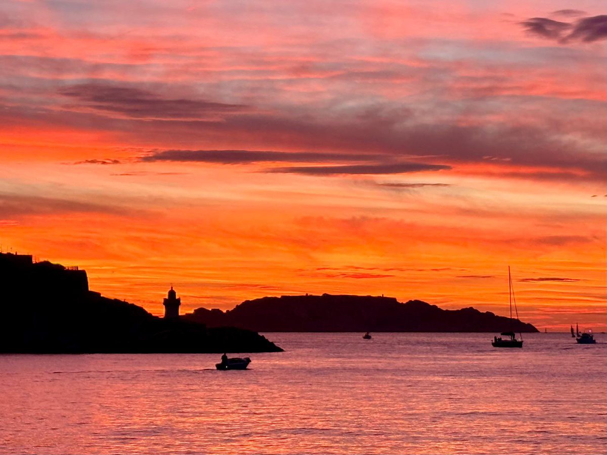 bluesanctuary1's tweet image. Just a normal evening at Marseille 😍📷
Hello dears, a perfect new week everyone 🫶