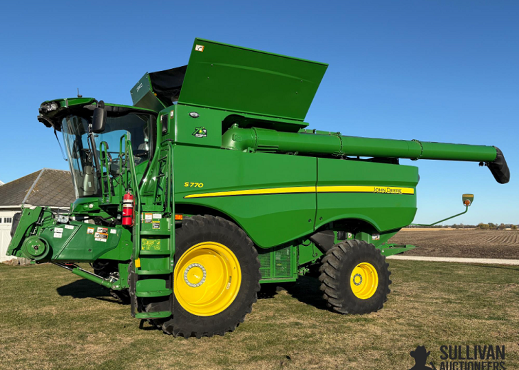 MachineryPete's tweet photo. Mark Jorstad farm estate sale Friday (12/12) Morris, IL by @bidsullivan and @BigIronAuctions. Mark passed in June after completing 53rd planting on farm.  '22 JD S770, 986 sep. hrs; '11 JD 5085M, 1406 hrs; '05 JD 8320, 4735 hrs; '97 CaseIH 8920, 4483 hrs: https://t.co/aeHCQAy3DY https://t.co/fCgg0OjCmF