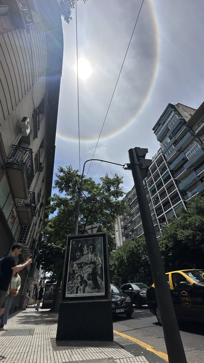 NicolasRiedel's tweet photo. La esquina de Charly García y un halo de luz hermoso!! Charly nos enseñó siempre a ser auténticos a ser locos y a no seguir estructuras!! Hermoso momento https://t.co/gSgdYKerxW