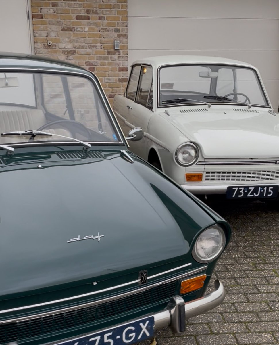 Winter.. de oude dames moeten wel fit en in goede conditie blijven dus gingen ze vandaag weer erop uit. Nog voor de druppels kwamen! 
Weet je wat zo mooi is van off-season? Dat ik dan zelf de kans krijg en tijd heb om ermee te rijden! 😅

#oldtimer #dafhuren #kerstcadeau