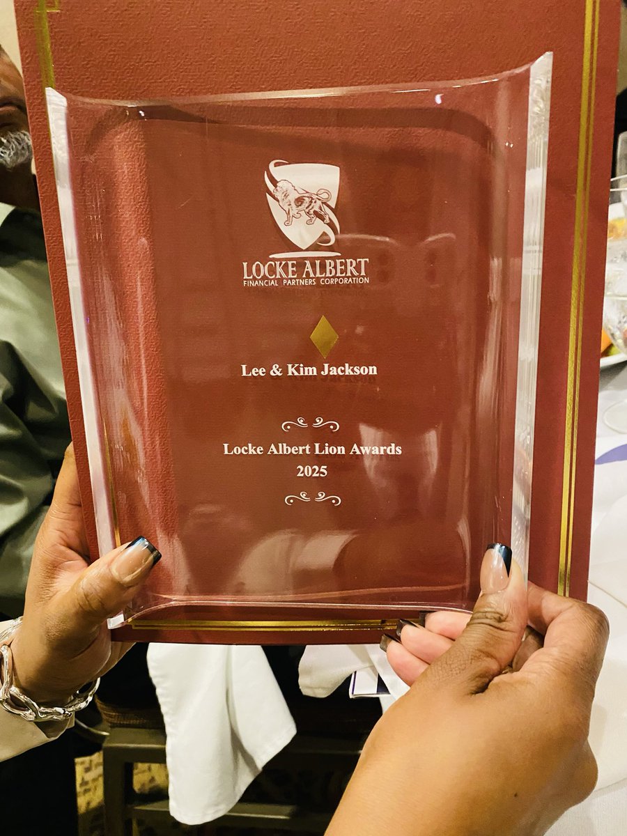 DistinctlyHIS tweet media