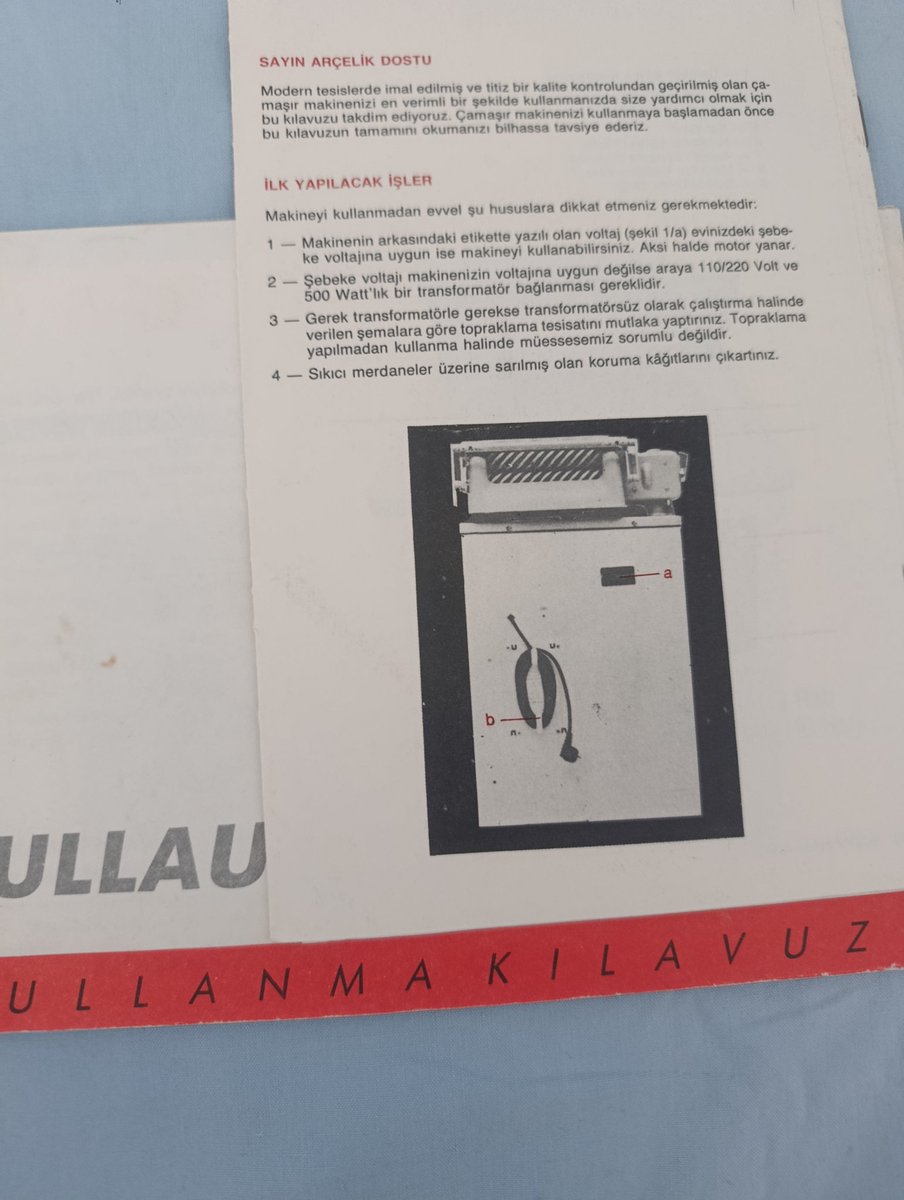 Kentsel dönüşümle yenilenen annemin evini  düzenlerken annemin razılığı olduğu ve olmadığı pek çok eşyaları da attık.
Evrak çantasında bulduğumuz 😳,  30 -40 yıllık  belgeler de saklanmaz be anacığım☺️🤷⤵️