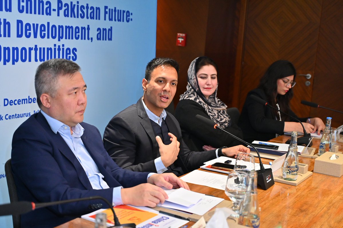 چین کے پندرھویں پانچ سالہ پلان سے ابھرنے والا کلیدی پیغام "خود انحصاری"کاہے ۔یہ پاکستان جیسے ممالک کے لیے چین کے ساتھ قریبی تعاون کا ایک بہت  نادر موقع ہے خصوصاً بی آر آئی کے ذریعے جس کا سی پیک ایک نہایت اہم حصہ ہے: <a href="/mustafa_h_sayed/">Mustafa Hyder Sayed</a>، ایگزیکٹو ڈائریکٹر،پی سی آئی

🇵🇰🤝🏻🇨🇳
<a href="/CathayPak/">Chinese Emb Pakistan</a>