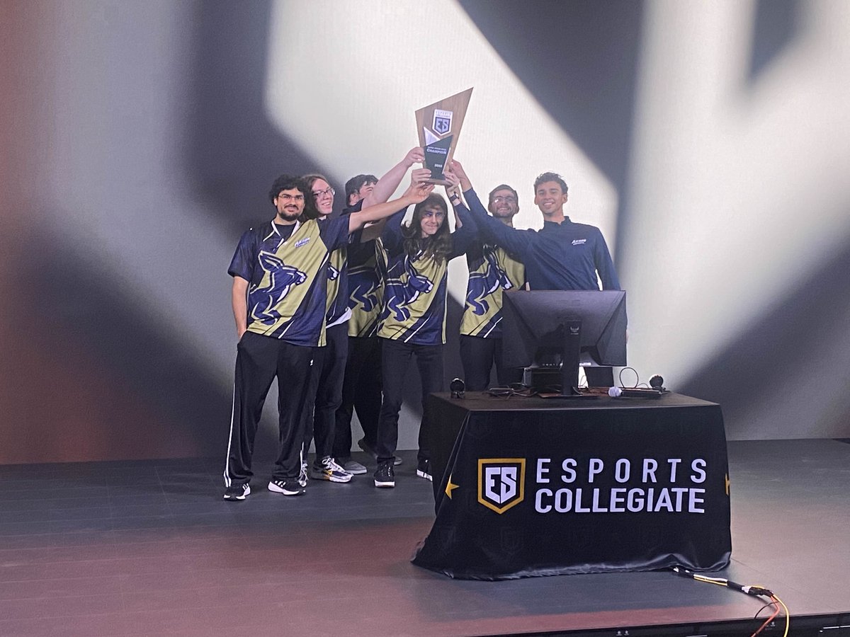 ZipsEsports's tweet image. Your ESC Champions 👏🏆

This team has worked so hard all semester long, and it shows in moments like these 🔥

The perseverance to win the Grand Finals after going down 0-2 is that of Champions 🥇 #GoZips 🦘