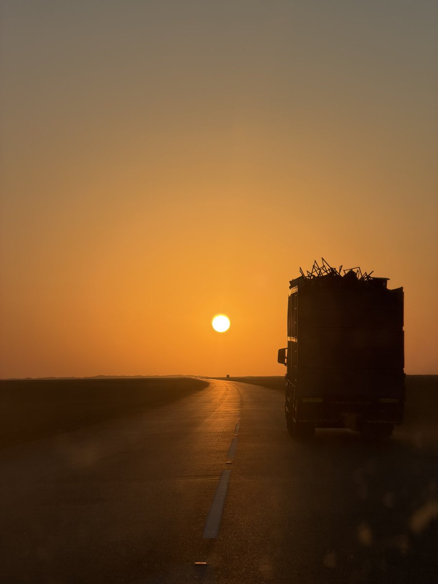 "هناك لحظات لا تُنسى ليست لأنها كانت جميلة بل لأنها غيرتنا إلى الأبد."

#لقطة مـن فيافي عُمان