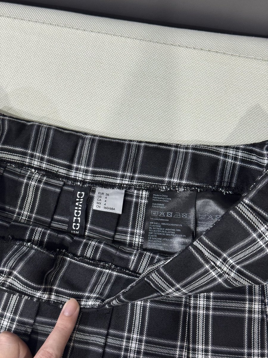 panpanstuffs's tweet photo. Used H&amp;M Skirt 
ไซส์ EUR 36 เอว 28-29”
ไม่มีตำหนิ สภาพใหม่
🏷️ส่งต่อ 150.- 
#ส่งต่อเสื้อผ้า #ส่งต่อเสื้อผ้ามือสอง #เสื้อผ้ามือสอง #ส่งต่อ  #เสื้อผ้ามือ2 #ส่งต่อกระเป๋า  #โล๊ะตู้ #ส่งต่อกระเป๋ามือ2 https://t.co/R33xmHZpmP