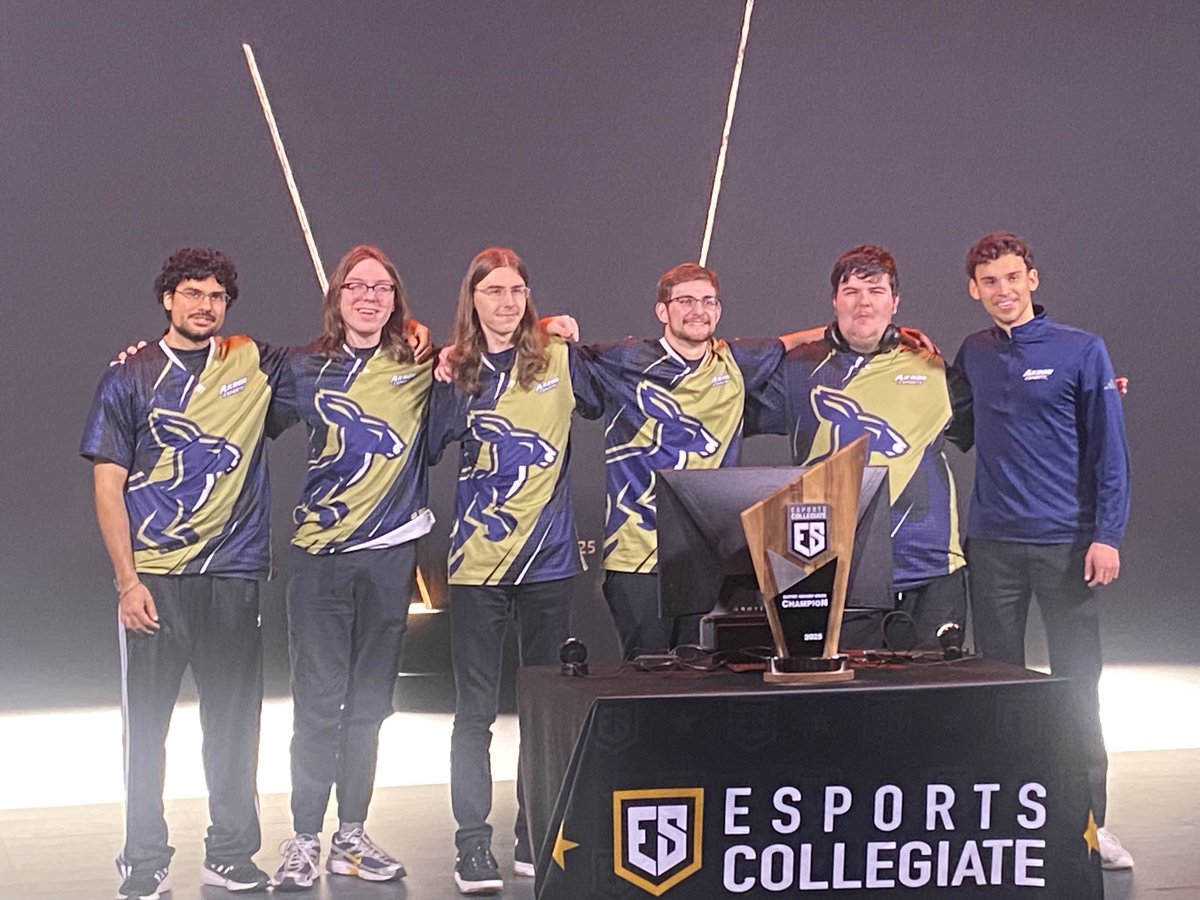ZipsEsports's tweet image. Your ESC Champions 👏🏆

This team has worked so hard all semester long, and it shows in moments like these 🔥

The perseverance to win the Grand Finals after going down 0-2 is that of Champions 🥇 #GoZips 🦘