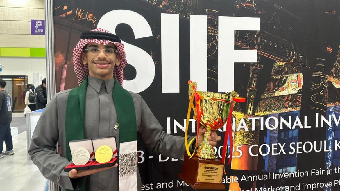 اليوم في #برنامج_ياهلا :

نحتفي بالمخترع السعودي عبيد بن مبارك الحارثي
الذي حصل على الجائزة الكبرى والميدالية الذهبية والميدالية الفضية على مستوى العالم في معرض (سيؤل) الدولي للاختراعات SIIF 2025 

السعودية علمياً هي الأعلى منذ سنوات، جيل الرؤية فعلها وسيظل يفعلها إن شاء الله