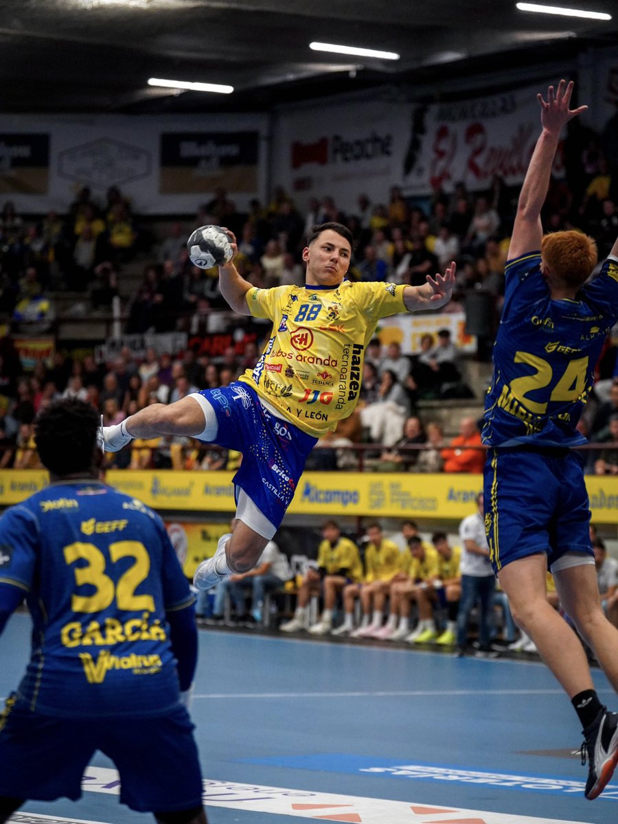 La primera tarde en el Santiago Manguán de Tomi ✈️✅

#VDABID
#SomosASOBAL
#AVivirMilAñosSinConocerte