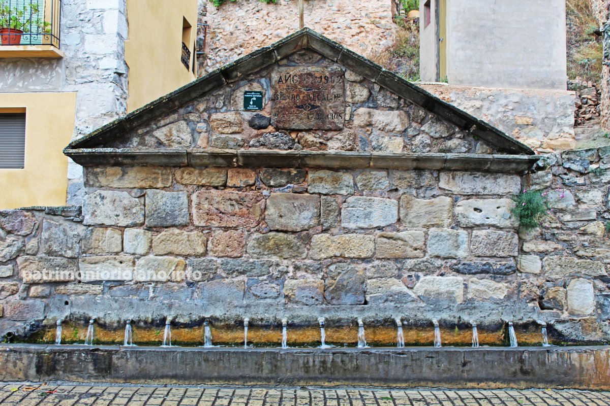 Emblemáticas fuentes de nuestra tierra.
La fuente de Muro de Aguas, que data del siglo XVIII y cuenta con 14 caños y 2 sobradero, vierte 15 litros de agua por segundo.