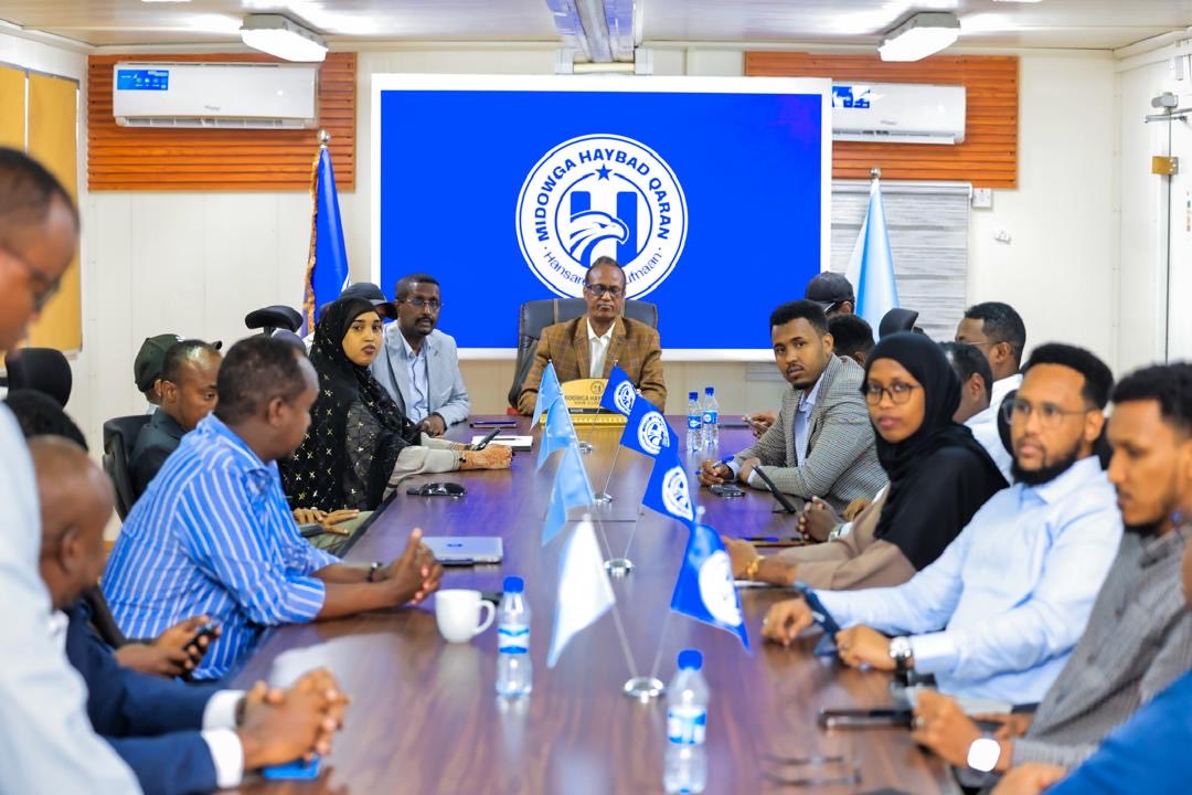 Iyadoo wali uu socdo diyaar garawga Shirweynaha Midowga Haybad Qaran, ayaa waxaa kulan xogwareysi ah waxaa xarunta ku yimid Faarax Cali Shire oo kamid ah aasaasayaasha Midowga.