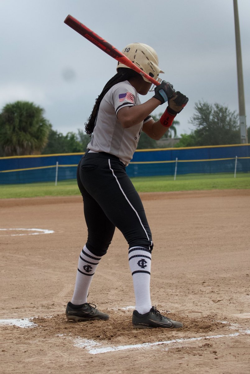 elissa_moore31's tweet photo. A thing happened this weekend! My first out the park home run! After coming close many times, it finally happened! @impact_caymol_florida_ @tfaroyalssoftball @msptakeover @UCF_Softball @DukeSOFTBALL @GatorsSB @UGASoftball @UCF_Softball @FAUSoftball @PurdueSoftball https://t.co/D8D3A23UPc
