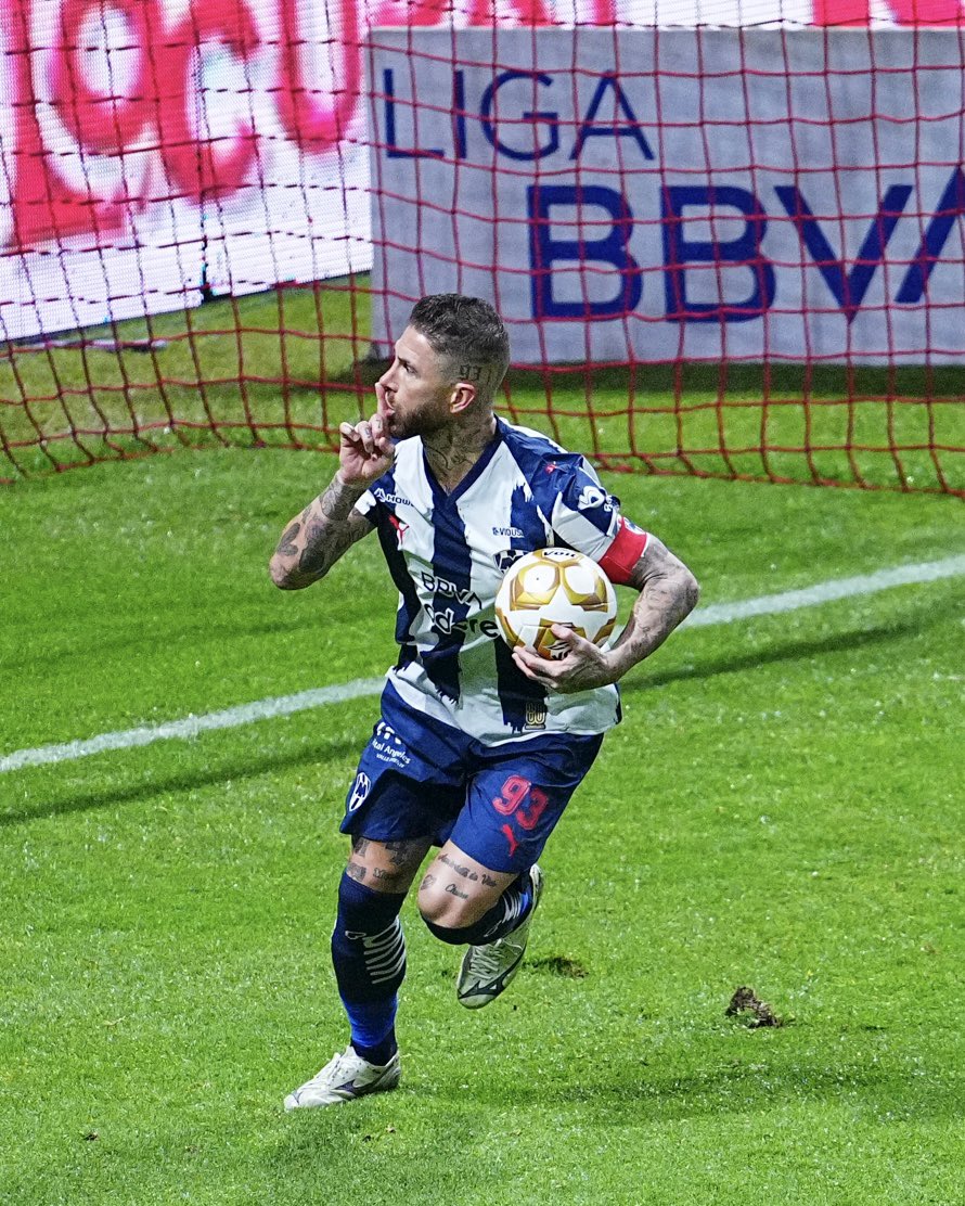 Muy histórico <a href="/SergioRamos/">Sergio Ramos</a>, pero jamás olvidarás este estadio, jamás olvidarás que aquí te llevaste 6, fallaste un penal y te eliminaron en una semifinal.

Al infierno jamás podrás apagarlo. 😈🔥🏟
