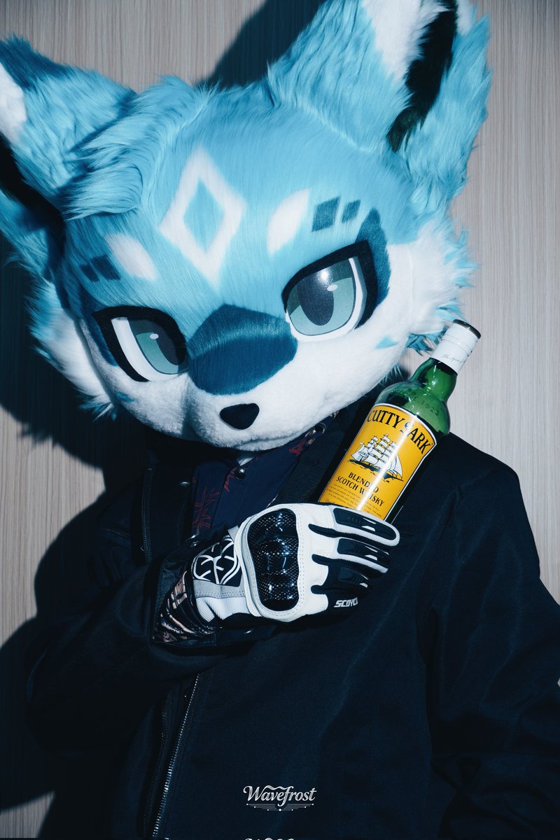 janemail2021's tweet photo. 你好，威士忌脑袋先生😈
#Furry https://t.co/Mdnjzk6Paw