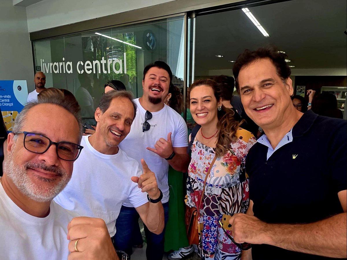 Alaormedina's tweet photo. Central Luxemburgo Domingão em célula. 🙏🙌👊🌎 https://t.co/Xno2N7iIcQ