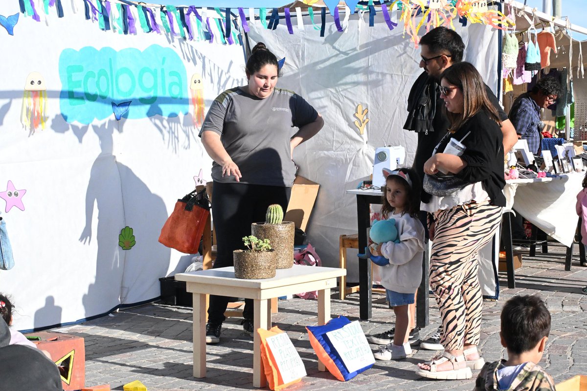 DOMINGO DE GASTRONOMÍA, MÚSICA Y MERCADO CULTURAL ✨️

El Playón Recreativo de #Madryn se convirtió en el Paseo Gastronómico del Mar.🐚
😉 En el marco de la Fiesta Nacional del Buceo con atractivos para toda la familia. 
💪 Hasta las 23 en inmediaciones del Muelle Piedra Buena.
