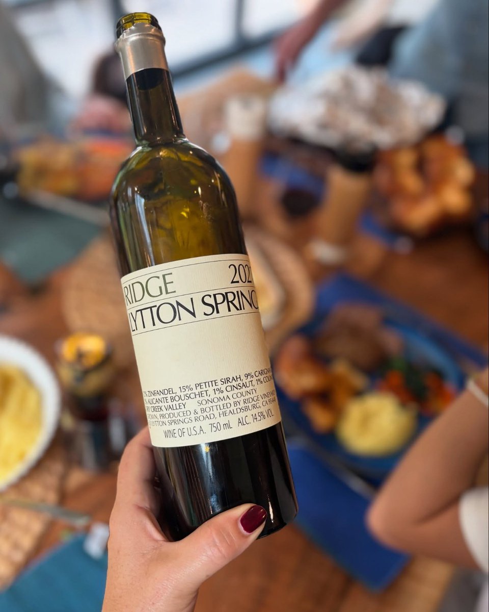 RidgeVineyards's tweet photo. Got Zin? 🍷
Zinfandel shines in the fall—bold flavors, balanced acidity, and moderate tannins make it a perfect match for hearty seasonal dishes.
See what some RIDGE Zin fans are sipping this season.
What’s on your dinner table tonight?
#RidgeVineyards #wine #zinfandel https://t.co/IfQbGT6MTy