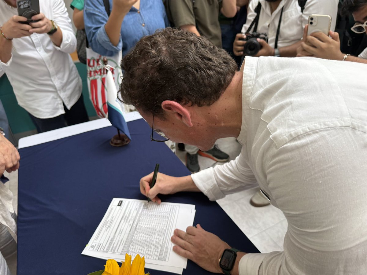 Es un hecho, somos candidatos a la Cámara de Representantes por el Valle del Cauca y en <a href="/PartidoVerdeCoL/">Partido Alianza Verde 🌻</a> con el número 101.

La <a href="/PoliFelicidad/">Política de la Felicidad #EsConAcciones</a> está lista para este reto y para llevar a mi hermano <a href="/DuvalierSanchez/">Duvalier Congresista 🏛</a> al Senado con el número 4.

#101ConLosCiudadanos ✊