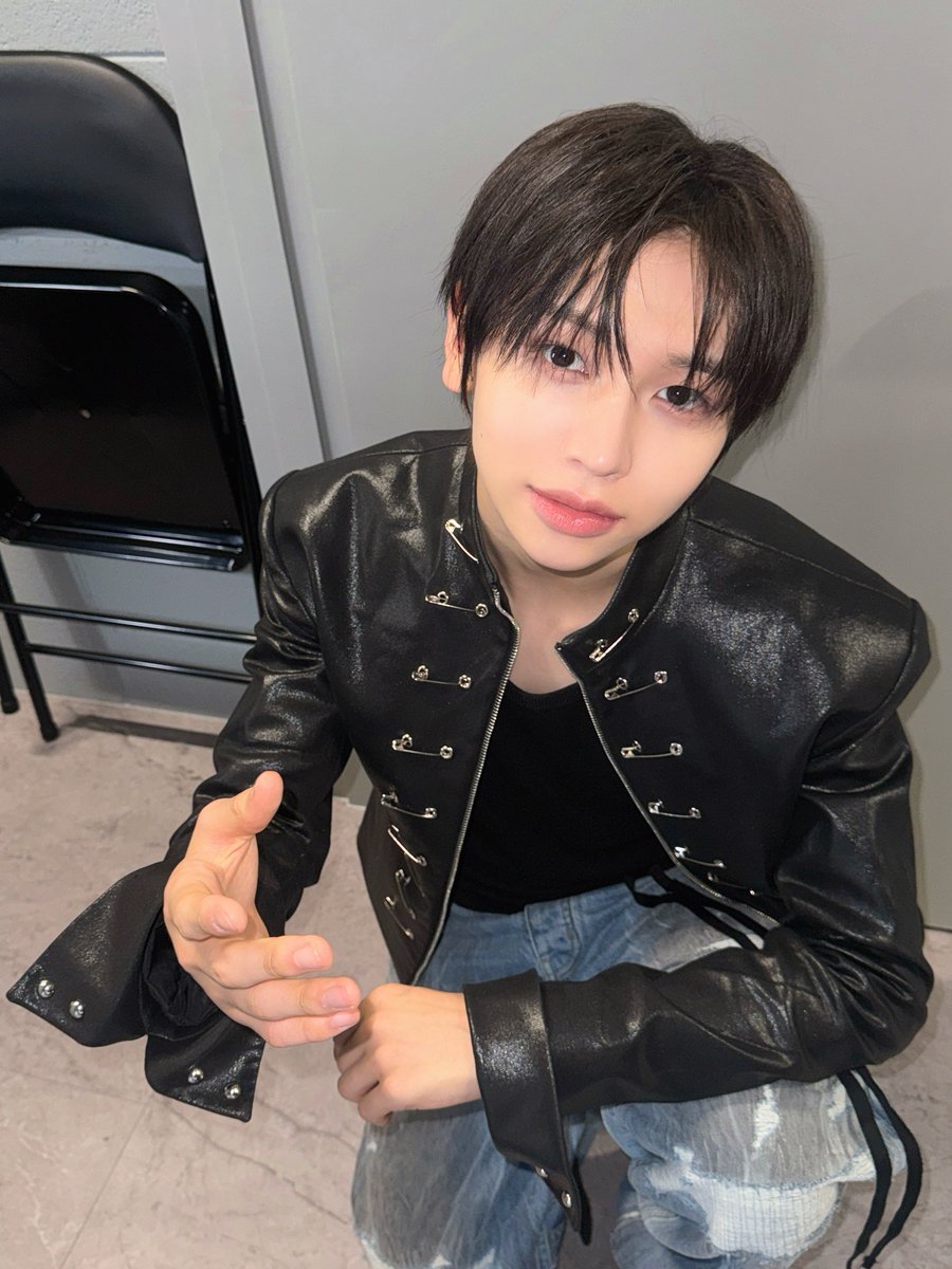 [🌠] #추유찬_DID
위딧 오늘이 저에게는 정말 평생 잊지 못할 하루가 될 것 같아요🌃
첫 미니 팬미팅도 음악 방송 마지막 방송도 전부 위딧이 곁에 있어줘서 가능했던 순간이었어요 무대 위에서 위딧이 응원해 주는 것을 보면서 '아, 내가 진짜 사랑받고 있구나'라는 것을 다시 한번 실감했어요🫠 특히