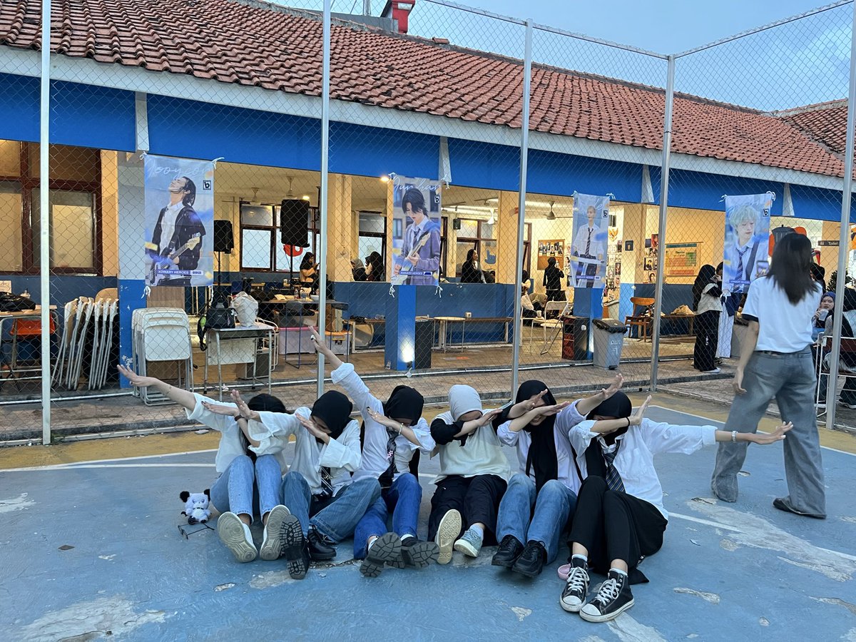 tabibaww's tweet photo. happy 4th my heroes <3 and thank u buat @IntoThebRealm udah bikin acara seseru inii. Happy bgtttt🫶🥰
#Into_the_bRealm #b_Class
#HallwayToHeroes #XdinaryHeroes https://t.co/vzixg6XBbN