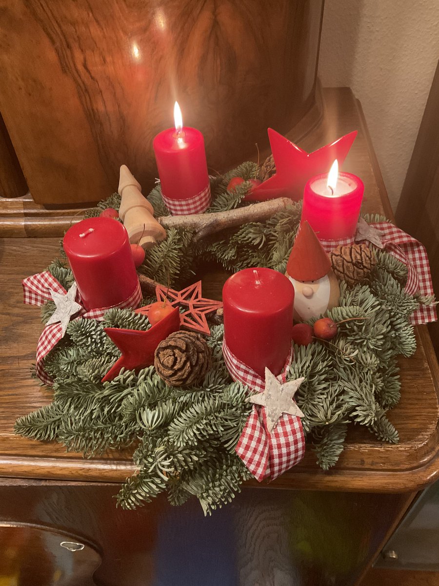 Populus Sion, ecce, Dominus veniet ad salvandas gentes: et auditam faciet Dominus gloriam vocis suae in laetitia cordis vestri... Klusu un svētīgu Otro Adventi!