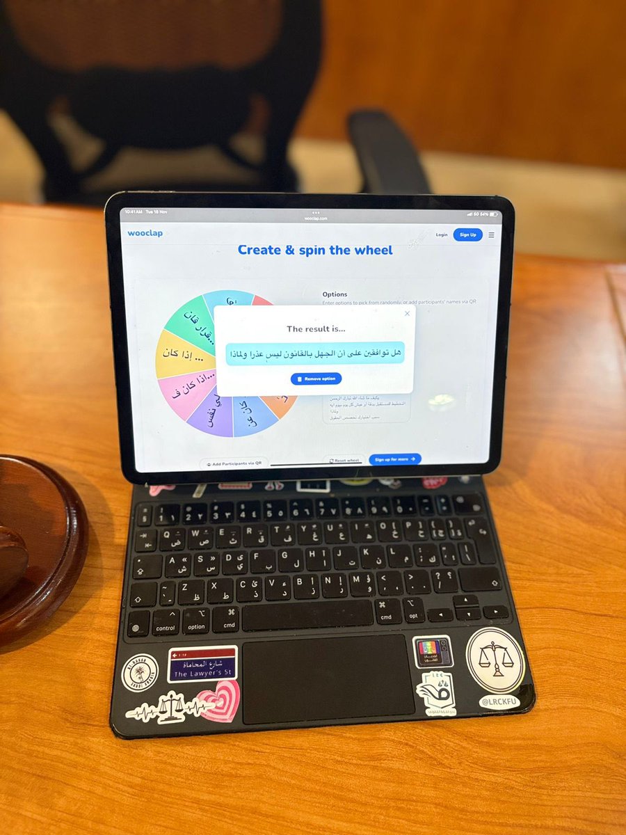 اقام نادي القراءه القانوني منشطنا مختلفًا ومميّزًا! 
حيث أقام النادي لأول مرة محاكاة داخلية بين العضوات لمنافسة توستماسترز ..
وبنجاح باهر حققت الطالبتان أفنان عسيري وكوثر بن الشيخ التميّز بإلقاء خطاباتهن بثقة وفصاحة!🏆