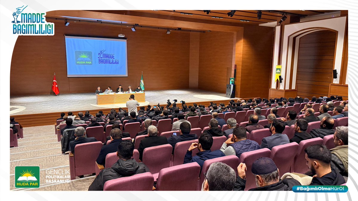 📍Diyarbakır

Psikolog Sadık Sun, "Madde Bağımlılığı" panelinde "Madde Bağımlılığının Aile Üzerindeki Yıkıcı Etkisi" başlıklı sunumu yapıyor.

#BağımlıOlmaHürOl