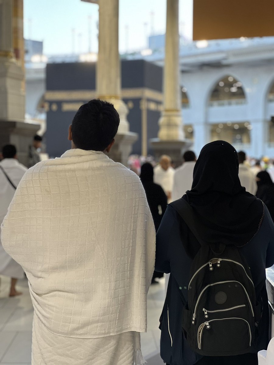 "رَفيقٌ رَحيمٌ، خَفيفُ الرُوح ، هيّنُ القلب"🤍