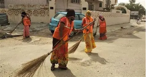 #SwachhagrahisSammanDiwas 🙏

आज हम उन अद्भुत #Swachhagrahis को सलाम करते हैं, जो दिन-रात हमारी स्वच्छता और स्वास्थ्य की रक्षा में तत्पर रहते हैं। 

जैसा कि माननीय प्रधानमंत्री <a href="/narendramodi/">Narendra Modi</a> जी ने कहा है:
 "स्वच्छता केवल कार्य नहीं, बल्कि राष्ट्र निर्माण की नींव है।"
ऐसे