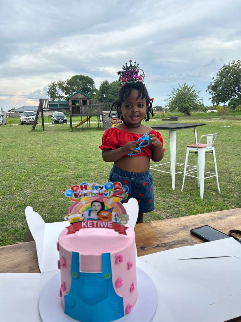 Tabo Lukato-Hadunka tweet media