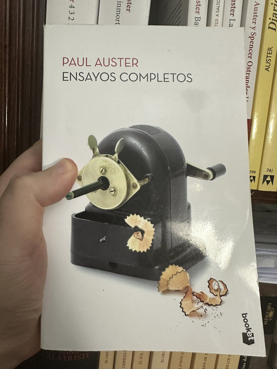 “Coloca una hoja en blanco sobre la mesa y escribe estas palabras con su pluma: Fue.
Nunca volverá a ser”.