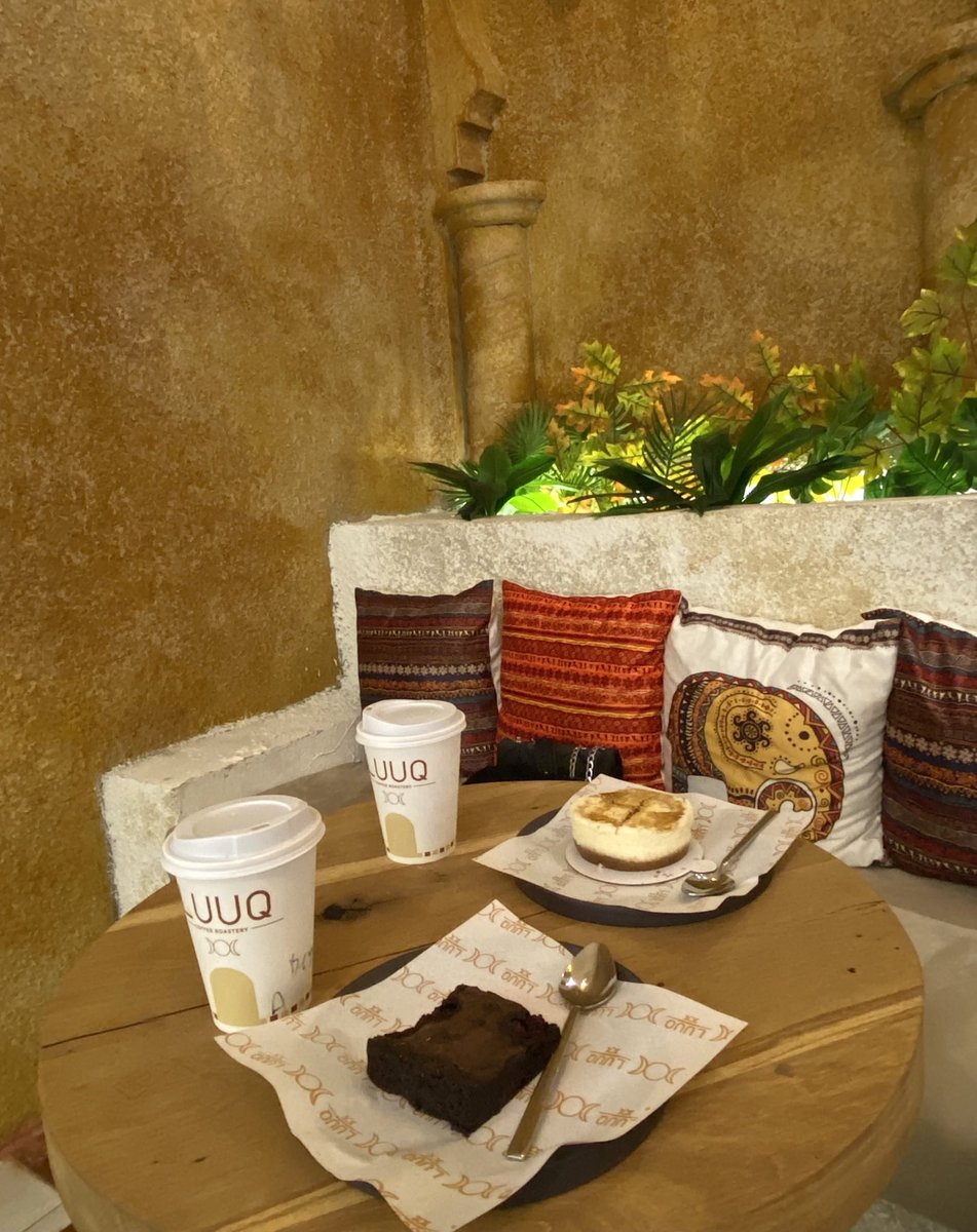 Hayatı güzelleştiren biriyle aynı masadaysan, gün zaten güzel geçer.🤎