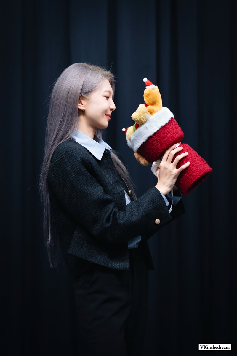 251206 SW Fansign
💐

#드림캐쳐 #Dreamcatcher 
#다미 #DAMI