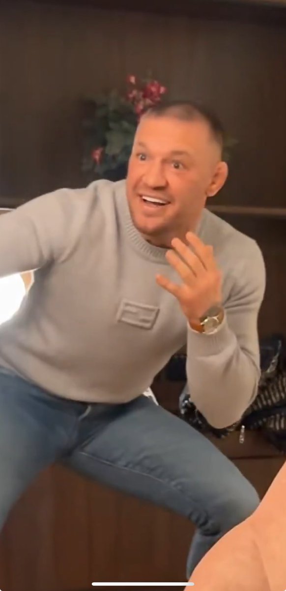 DickBlandTrackr's tweet image. A conversation between a pothead and a coke addict.