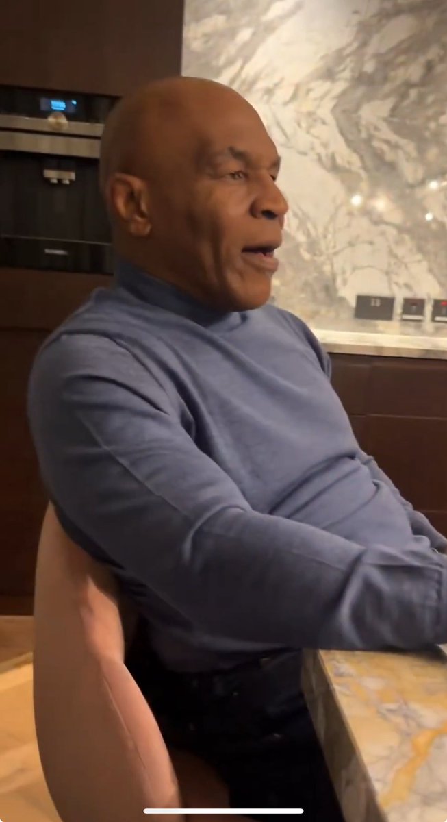 DickBlandTrackr's tweet image. A conversation between a pothead and a coke addict.