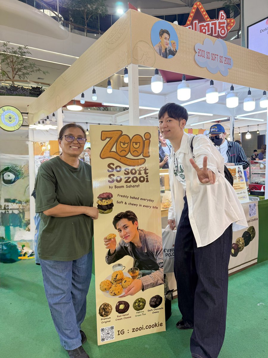 terapiiii's tweet photo. #ซุปตาร์พาเพลิน
#boomsaharat #บูมสหรัฐ
#THESTARIDOL
#onemusic #ช่องวัน31 #TPOP
BoomとM'Daa(mama)の『Zooi』🍪😋
ควบคู่ไปกับกิจกรรมศิลปินของเขา
เธอเป็นเด็กที่ทําทุกอย่างตั้งแต่การขายสินค้าไปจนถึงการสนับสนุนและต้องการสนับสนุนเธอทุกวัน 👏✨
ผมจะรักและแนะนําเพลง นักแสดง และครอบครัวด้วยกัน! เราได้ส่งการสื่อสาร Boom จาก Kazuma ให้คุณแล้ว! 🎧🎶
ทุกคนโปรดฟัง Boom บน YouTube ก้อนนะครับ!🇹🇭
アーティスト活動と並行して、
物販〜サポートまで卒なくこなしているBoomは、
本当に日々応援したくなる子なんですよ、、👏✨
歌も俳優もFamilyもまとめて全部愛して推していくでしょう!のKazumaからBoom通信をお送りいたしました〜!🎧🎶
みんな、まずはYouTubeでBoomぜひ聴いてみてね!🇹🇭
@Boom_shhh
@Thestar_ONE31