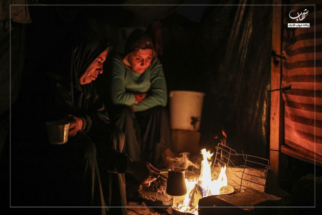 Palestinians are enduring their difficult daily lives at night in tents set up along the streets of Gaza City.