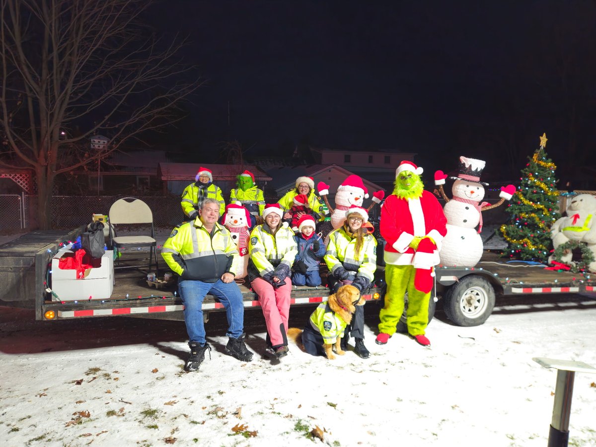 rburnsRB's tweet photo. Thank you to staff and family for your time helping to make the parade a fun time for the kids and all those attending, not to mention the awesome float!! ⁦@LACParamedics⁩ https://t.co/BroiITtyft