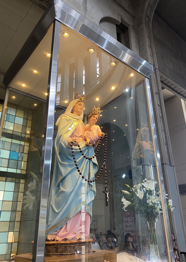 Vinimos a la Virgen de San Nicolás a agradecer todo lo maravilloso que fue este año. 
Agradecer siempre.