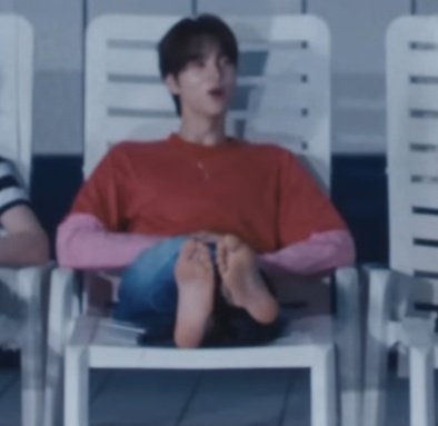 TWS Shinyu win the best 240p pixelated feet pic of 2025