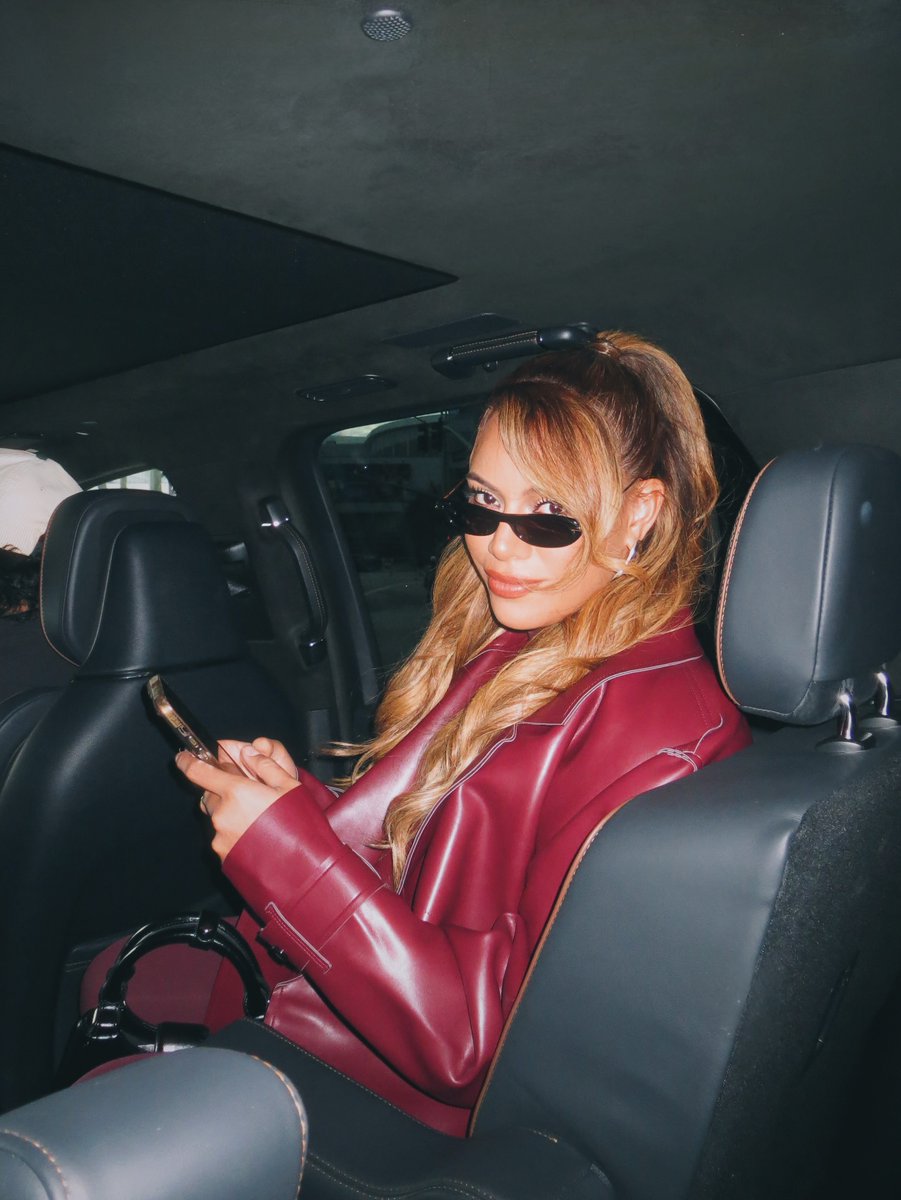 djaneup's tweet photo. 👀

Dinah Jane via Instagram 

“Eu cuido da minha vida, maaas garoto, eu presto atenção :) 👀” https://t.co/meCJ2uCXW9
