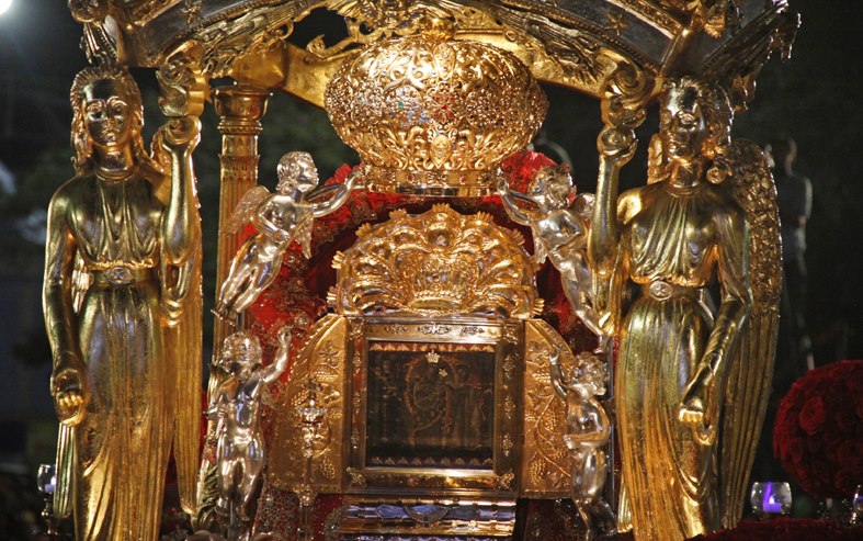 EsMaracaibo's tweet photo. La Reina Morena regresó a su nicho: zulianos celebraron con fe y unión en Maracaibo. https://t.co/i5s22hr7dH