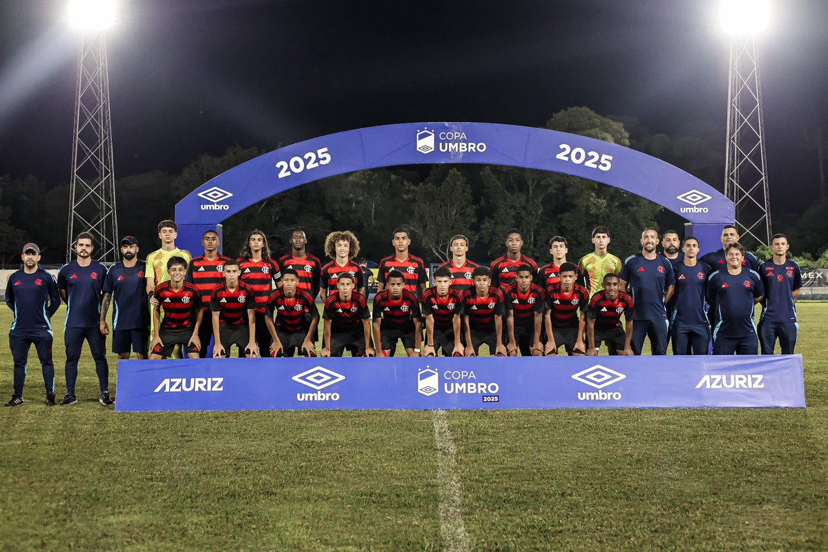 🏆 CAMPEÃO INVICTO!🔴⚫️

O Flamengo venceu o Internacional com gol no fim e conquistou, pela primeira vez, o título da Copa Umbro Sub-14!

O grande nome da decisão foi o camisa 9, Jean Filho, que marcou os dois gols da virada por 2 a 1 sobre o colorado, garantindo mais um troféu.