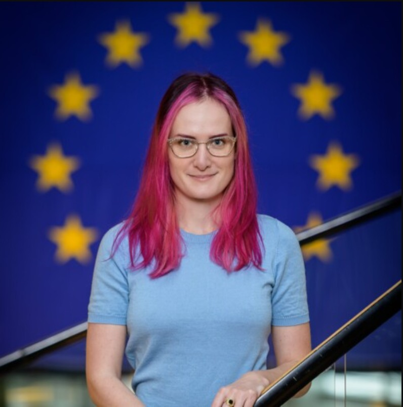 EVROPSKÁ KOMISE BUDE ŘEŠIT "STŘET ZÁJMU" ANDREJE BABIŠE
Jmenování Andreje Babiše premiérem prý může být zneplatněno Evropskou komisí.
💥💥💥🔥🔥🔥‼️‼️‼️
TN CZ Nova píše: "Otázkou střetu zájmů Andreje Babiše (ANO) se zřejmě brzy bude zabývat Evropská komise. Podle některých