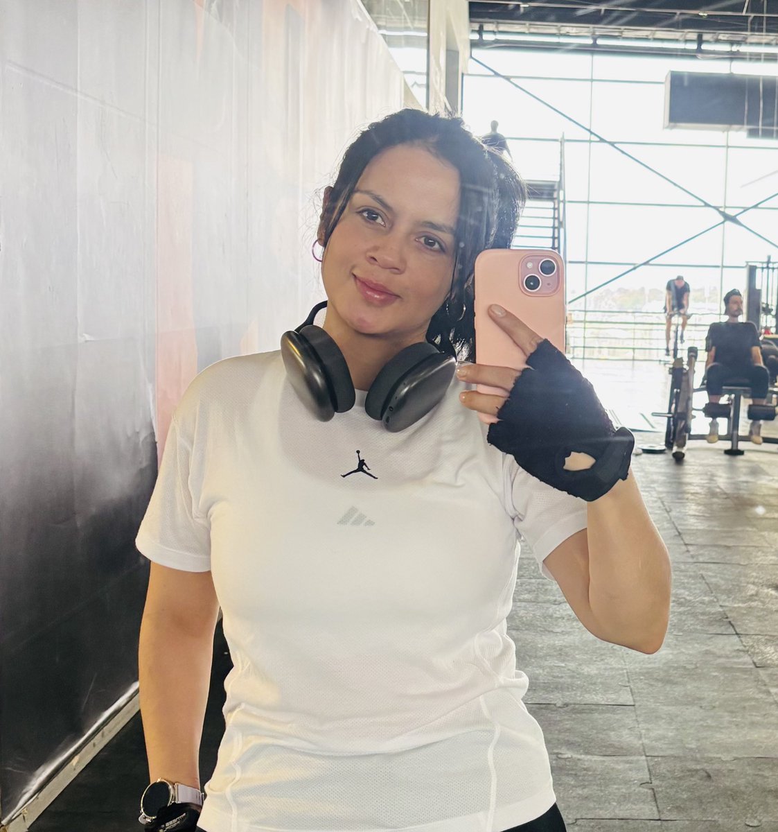 Feliz días de velitas (la fecha mas bonita de diciembre) para todos los que me apoyan y no me dejan sola en mi respaldo al Presidente Petro.

Que todos sus deseos y sueños se cumplan.  Mucha salud, amor y prosperidad para todos.

Los quiero mucho mucho.❤️‍🩹