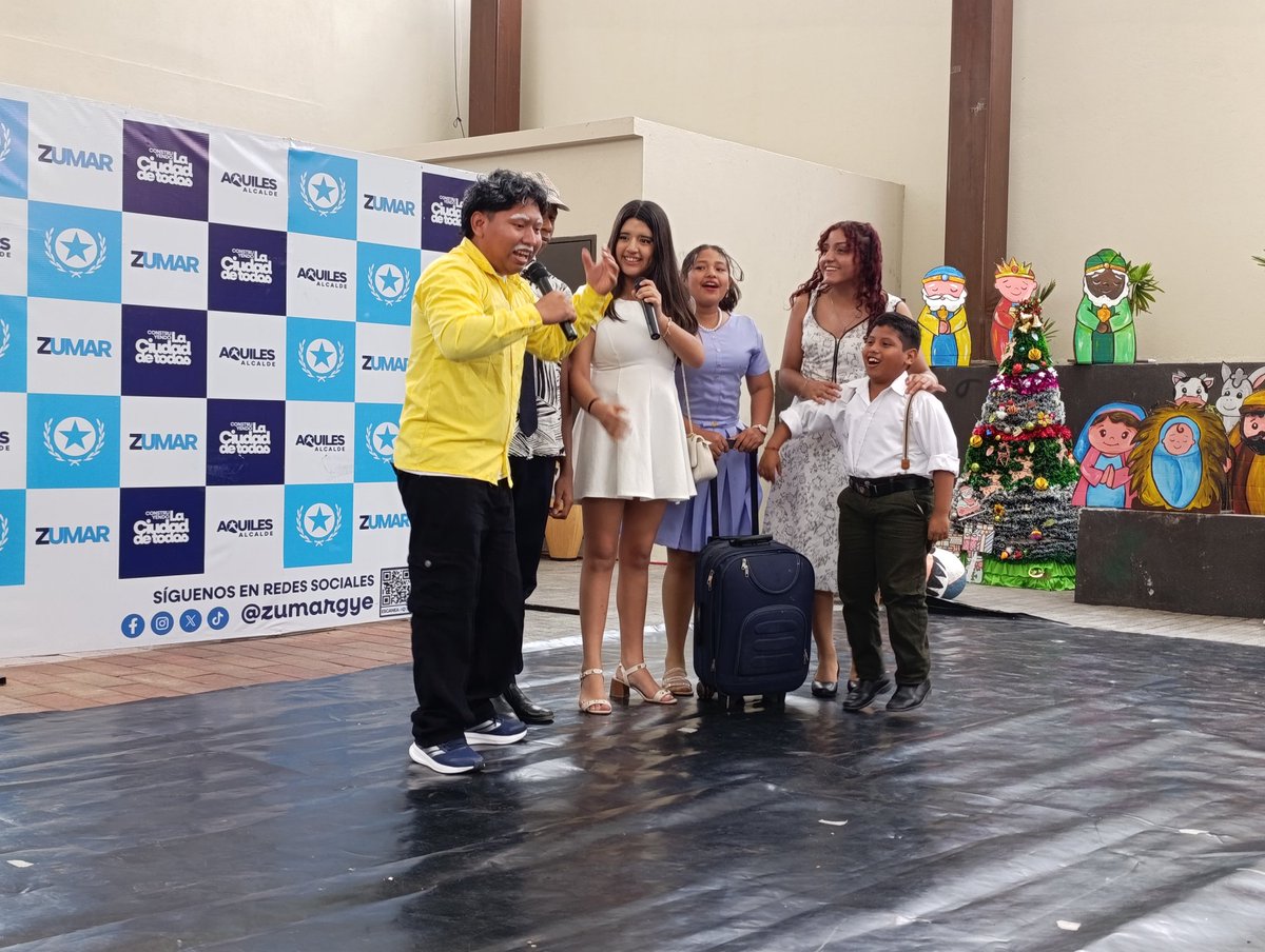 ZumarGye's tweet image. 'Hechizo de Navidad', fue presentada por estudiantes de teatro del CAC ZUMAR Plaza Casuarina en la Plaza de Los Teatros en Ruta Centro. 
Con arte y cultura celebró las festividades navideñas la comunidad del noroeste de la Ciudad de Todos.
#Guayaquil
#ConstruyendoLaCiudadDeTodos